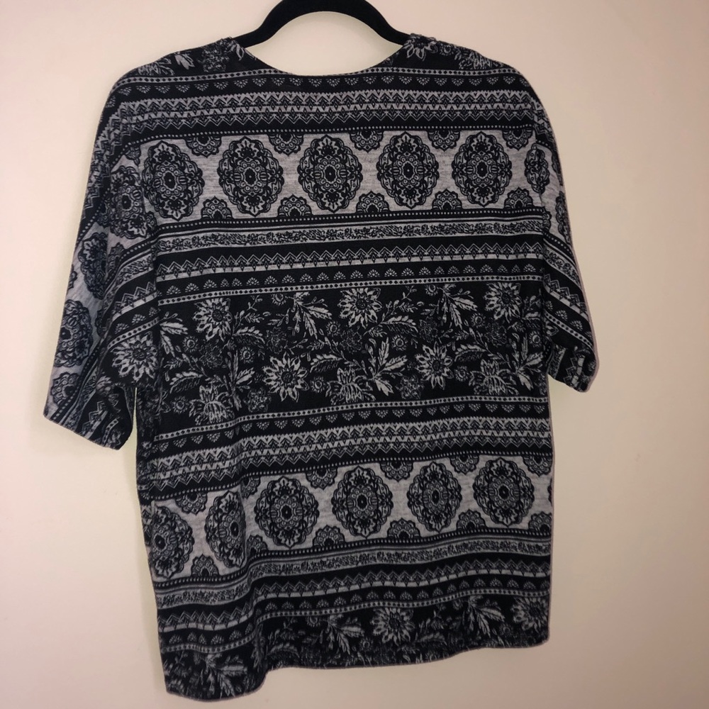 🌸Patterned Cardigan🌸 - Picture 2 of 5